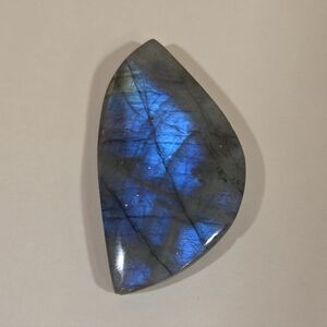 Gorgeous Genuine Natural AAA-Grade Blue Flash Labradorite Gemstone Cabachon Leaf